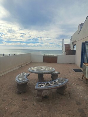 Outdoor dining - Santuario del Alma- La Puerta Azul- Playa Encanto (Playa Encanto)