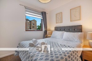 Bureau, fer et planche à repasser, lit parapluie, Wi-Fi gratuit