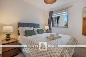 Desk, iron/ironing board, travel cot, free WiFi - Headland Court Lodge | Grampian Lettings (Aberdeen)