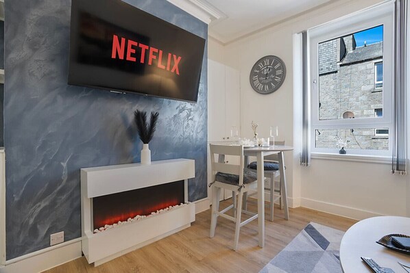 Dining - Urquhart Road Apartment | Grampian Lettings (Aberdeen)