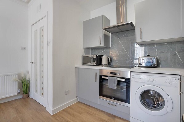 Fridge, microwave, oven, stovetop