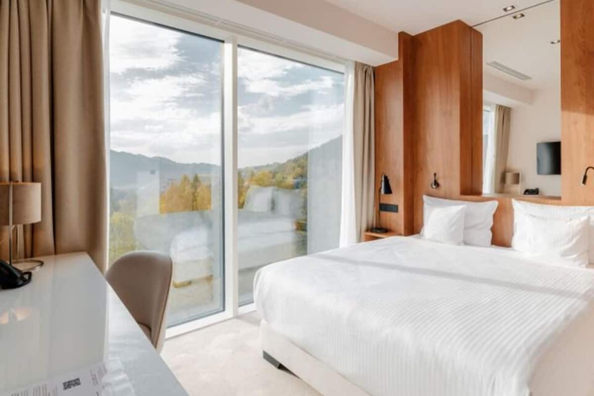 Economy Double Room | Desk, iron/ironing board, free WiFi, bed sheets