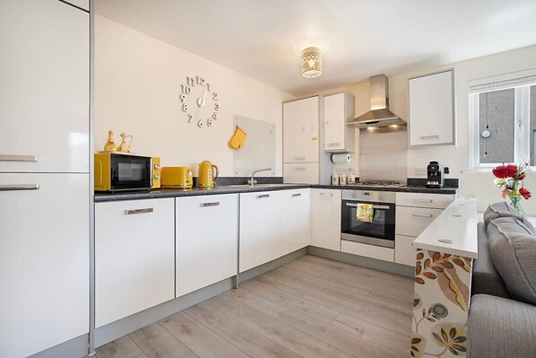 Fridge, microwave, oven, stovetop