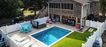 This Home Has It All! Location, Amenities, & More!