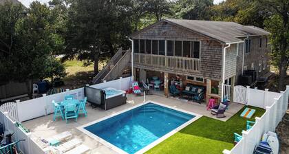 This Home Has It All! Location, Amenities, & More!