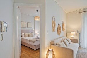 2 bedrooms, iron/ironing board, internet, bed sheets