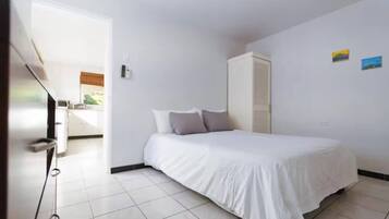 6 bedrooms, iron/ironing board, travel cot, free WiFi