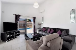 Living area - Exceptional 3 Bed Villa Malpas, Sleeps 6, H/pool (San Miguel de Abona)