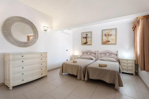 3 bedrooms, iron/ironing board, free WiFi, bed sheets - Exceptional 3 Bed Villa Malpas, Sleeps 6, H/pool (San Miguel de Abona)