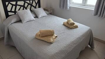 3 bedrooms, iron/ironing board, free WiFi, bed sheets