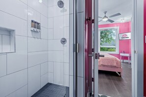 5 bedrooms, iron/ironing board, free WiFi, bed sheets