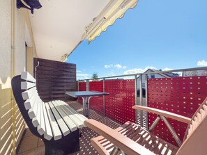 Outdoor dining - Apartment 'Schlüsselblume' with Shared Garden, Wi-Fi and Air Conditioning (Deggenhausertal)