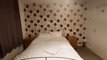 4 bedrooms, iron/ironing board, free WiFi, bed sheets