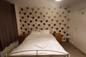 4 bedrooms, iron/ironing board, free WiFi, bed sheets