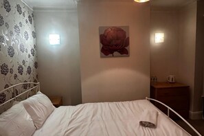 4 dormitorios, tabla de planchar con plancha, wifi gratis y ropa de cama