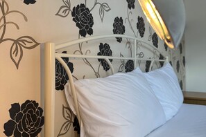 4 間臥室、熨斗/熨衣板、免費無線上網、床單