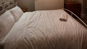 4 sovrum, strykjärn/strykbräda, gratis wi-fi och sängkläder