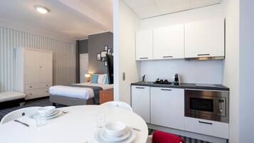 1 quarto, Wi-Fi de cortesia, roupa de cama