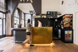 Lobby - Explore Vibrant Ostend on Your Stylish Room | 2 Family Ready Stays | Near Beach (Oostende)