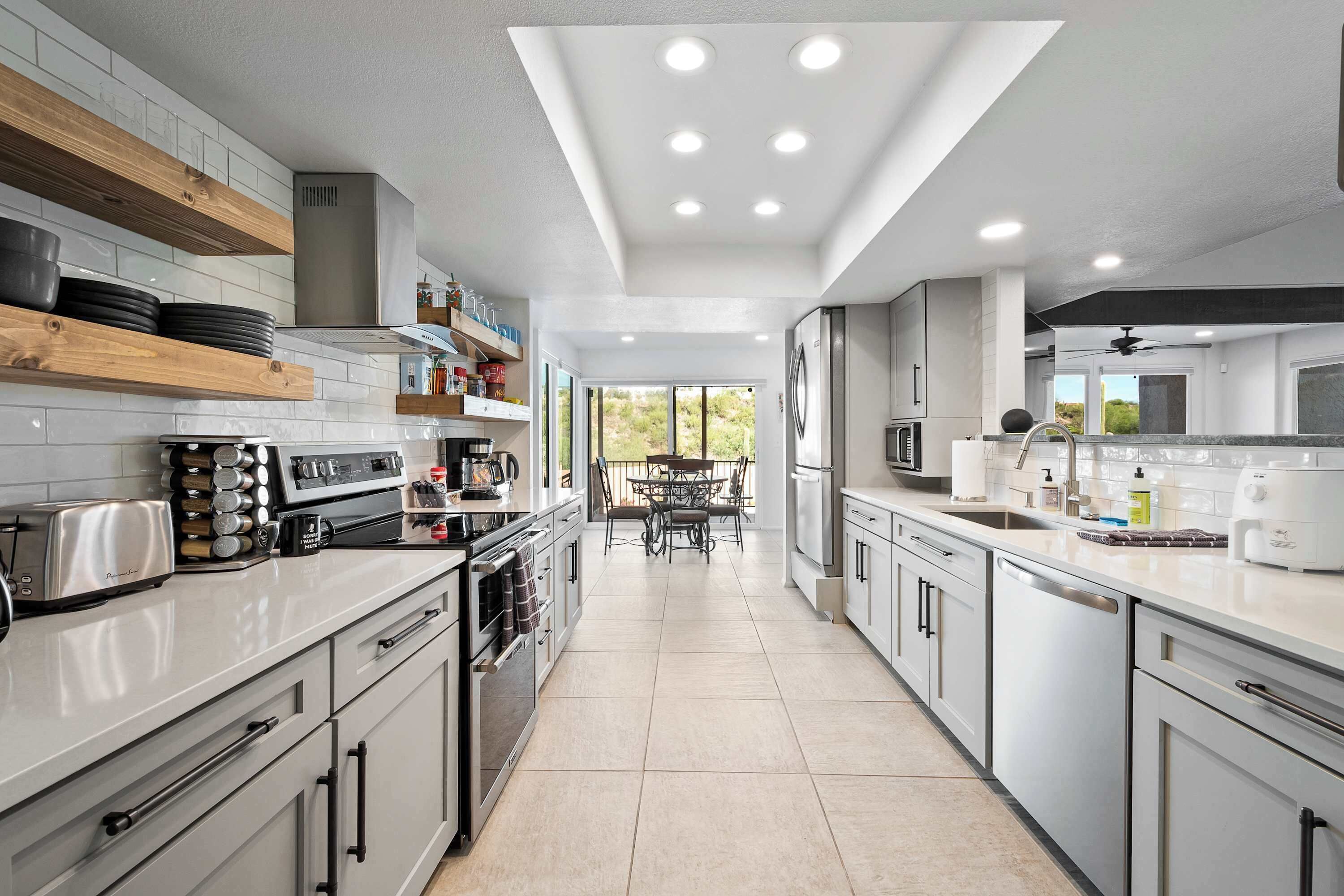 雪櫃、微波爐、焗爐、爐具