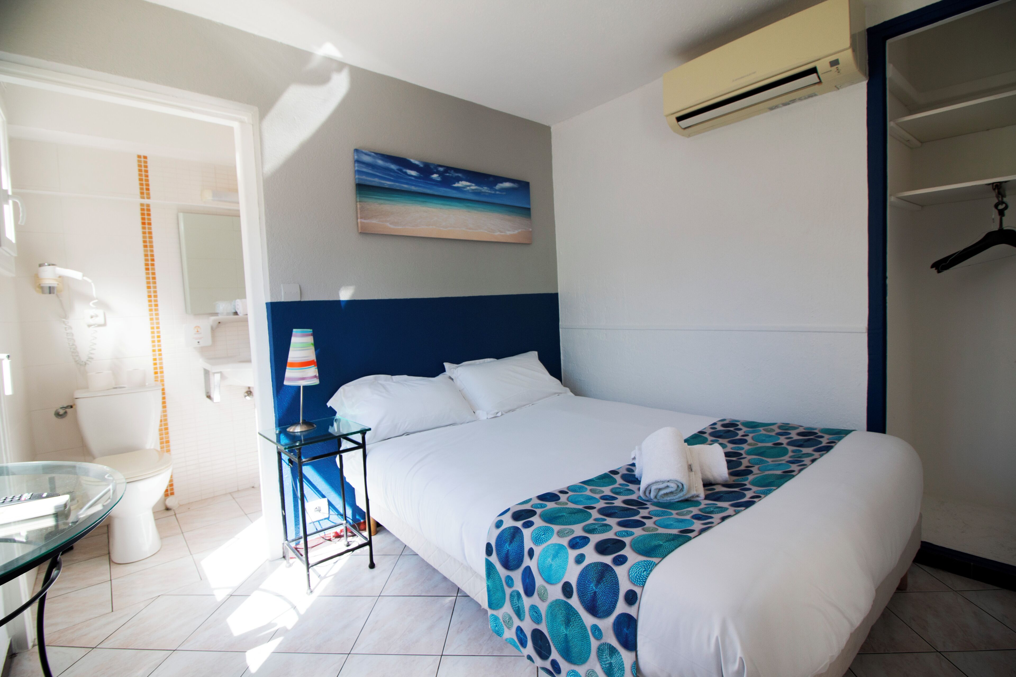 1 chambre, fer et planche à repasser, Wi-Fi gratuit, draps fournis