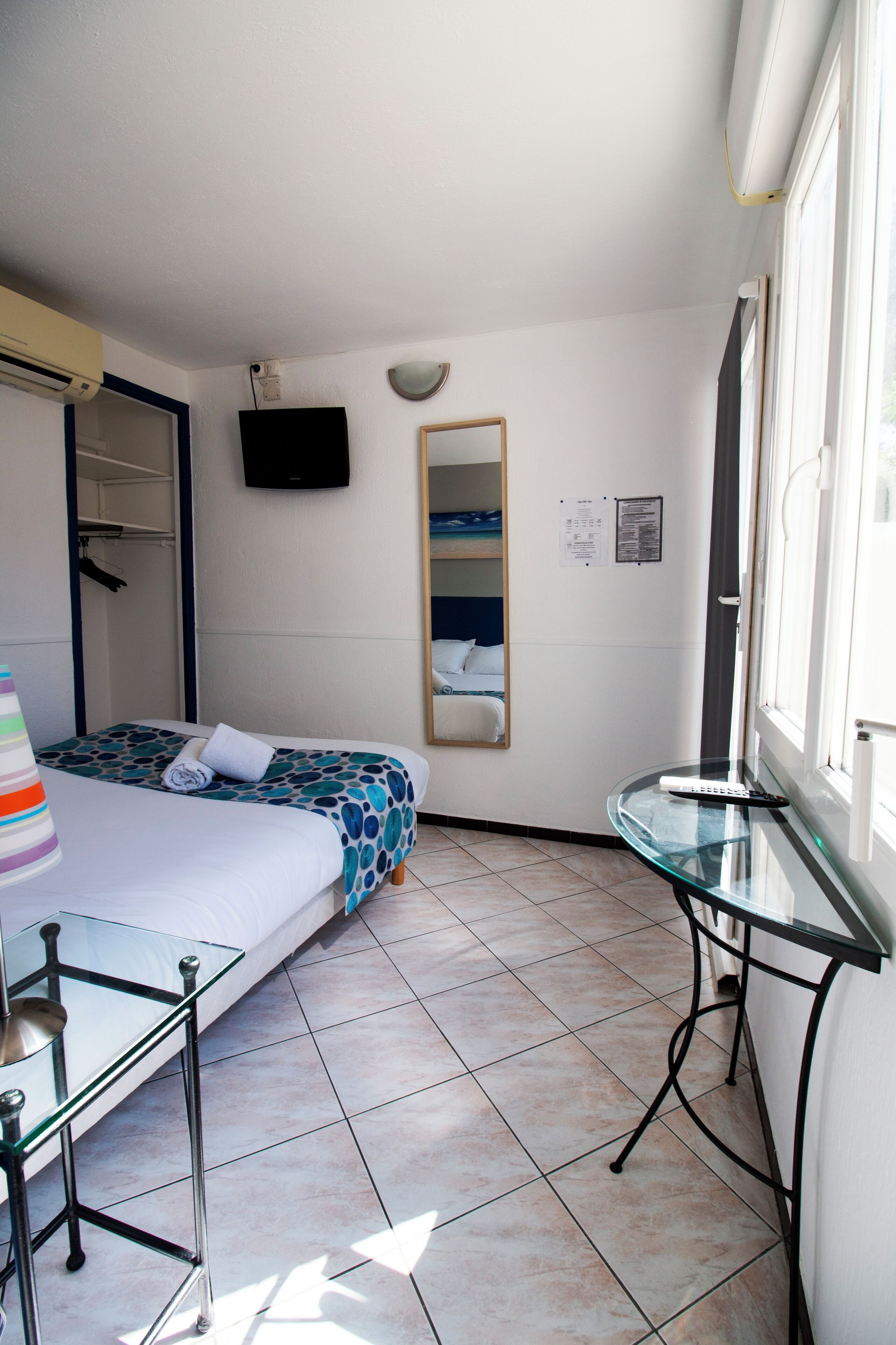 1 chambre, fer et planche à repasser, Wi-Fi gratuit, draps fournis