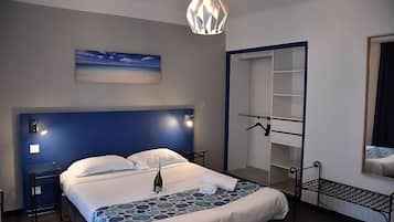 1 slaapkamer, een strijkplank/strijkijzer, gratis wifi, beddengoed