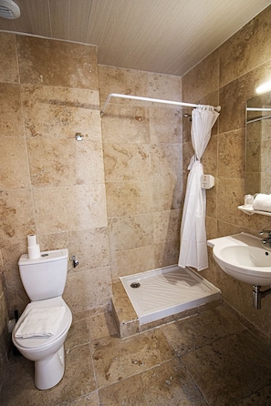 Hair dryer, towels - A Tranquil Escape on the Mediterranean Shore (Six-Fours-les-Plages)
