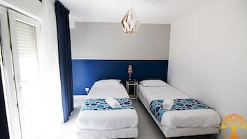 1 slaapkamer, een strijkplank/strijkijzer, gratis wifi, beddengoed