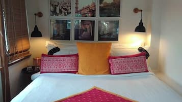 Basic Room | Desk, laptop workspace, free WiFi