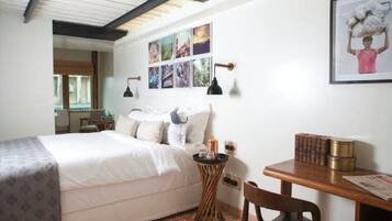 Classic Room, City View | Desk, laptop workspace, free WiFi