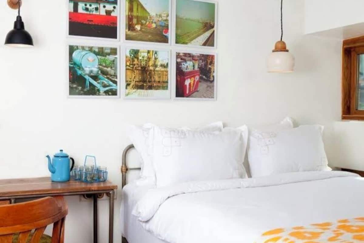 Chambre de base | Bureau, espace de travail pour ordinateurs portables