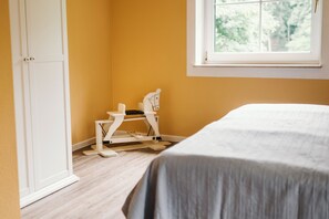 3 bedrooms, iron/ironing board, WiFi, bed sheets