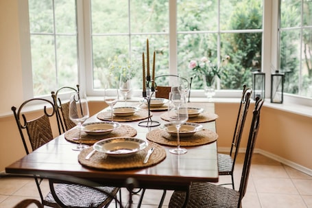 Dining. Holiday Home 'Kleinod' with Mountain View, Shared Terrace and Wi-Fi