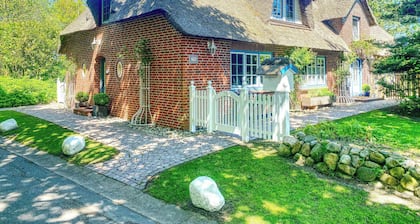 Reetdach-Refugium mit Garten SPO