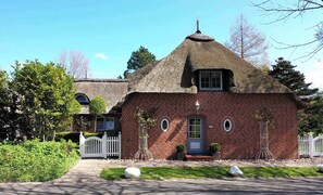 Exterior - Reetdach-Refugium mit Garten SPO (Sankt Peter-Ording)