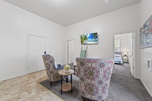 1 habitación, escritorio, wifi gratis y ropa de cama