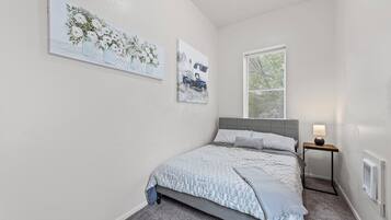 1 makuuhuone, työpöytä, ilmainen Wi-Fi, vuodevaatteet