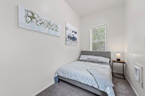 1 bedroom, desk, free WiFi, bed sheets