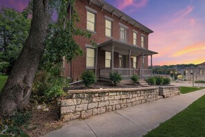 المنشأة من الخارج