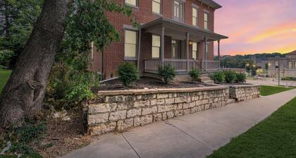 1BR Getaway – Historic Charm in Prime Location