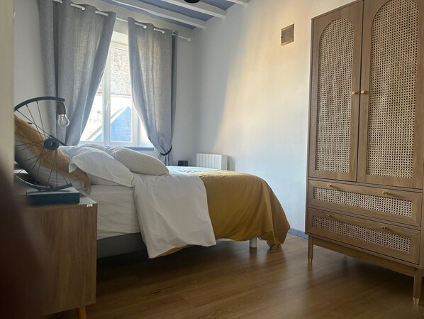 2 bedrooms, iron/ironing board, internet, bed sheets - Gîtes in Sarthe at the gateway to the Perche region. Great hiking and biking! (Saint-Georges-du-Rosay)