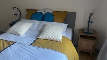 2 bedrooms, iron/ironing board, Internet, bed sheets