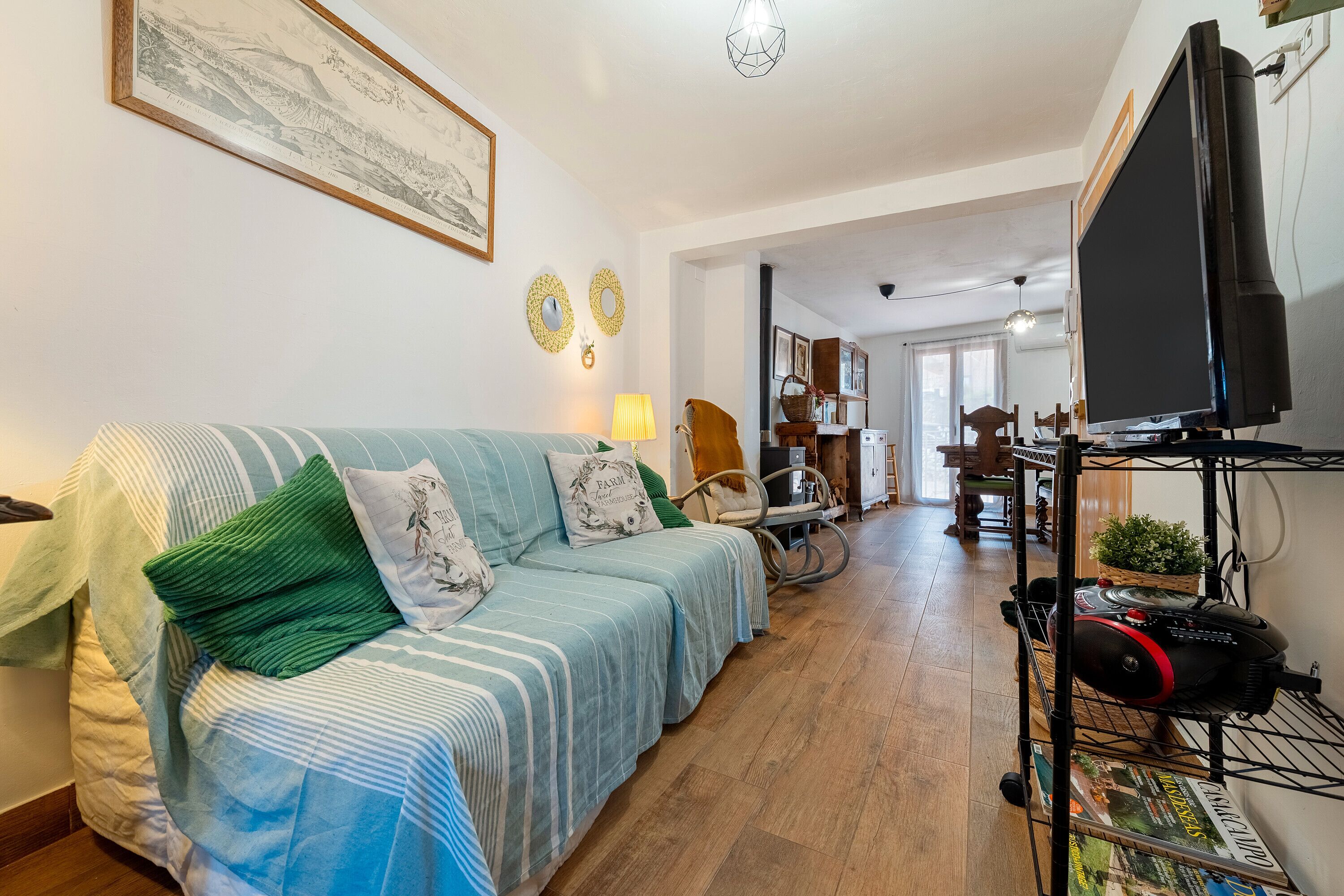 Televisie en een open haard