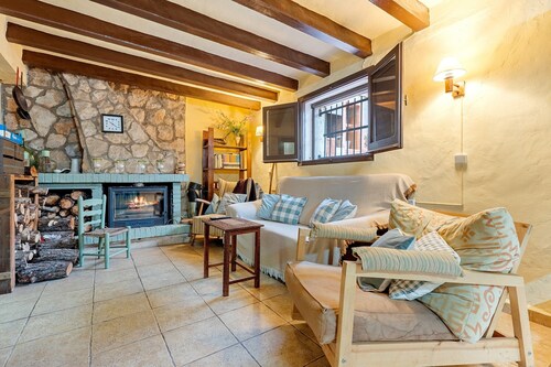 Holiday Home 'Tranquil' with Mountain View, Wi-Fi and Air Conditioning