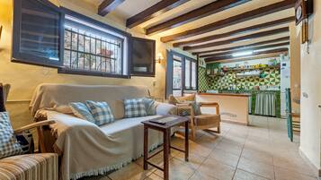 Televisión y chimenea