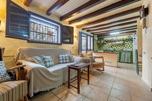 Televisión y chimenea 