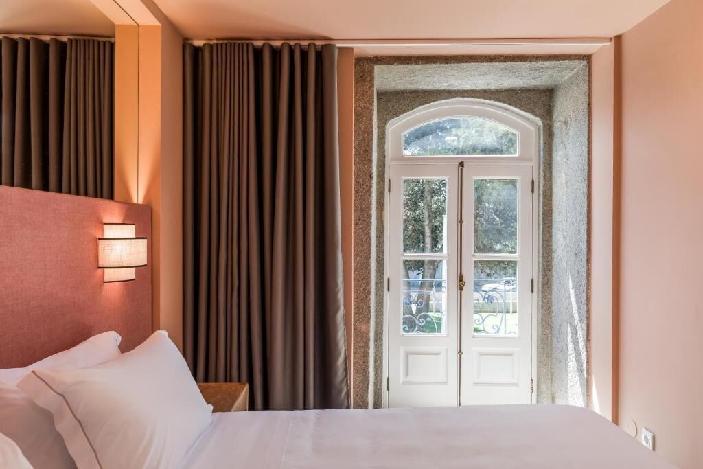 Habitación Deluxe con 1 cama matrimonial o 2 individuales, vista al río | Escritorio y espacio para trabajar con laptop 