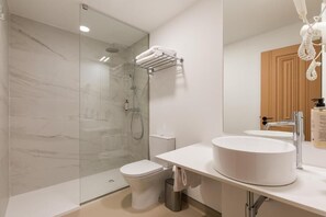 Soap, shampoo, toilet paper - Hotel Margarida da Praça (Viana do Castelo)