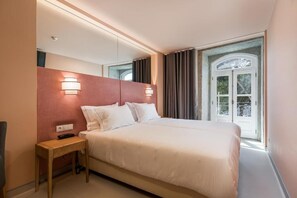 Deluxe dubbelrum eller tvåbäddsrum - utsikt mot floden | Skrivbord och gratis wi-fi